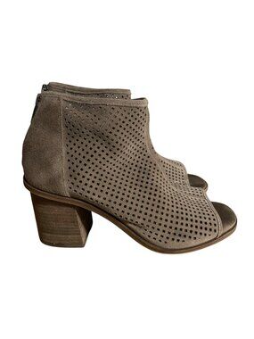 Vince Camuto Kareste Perforated Booties Womens Size 7 Taupe Suede Leather Peep T